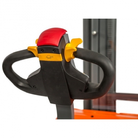 SELBSTFAHRENDER ELEKTRO-STAPLER 1.5 T, 3.5 M, CDDR15-III SELBSTFAHRENDER ELEKTRO-STAPLER 1.5 T, 3.5 M, CDDR15-III