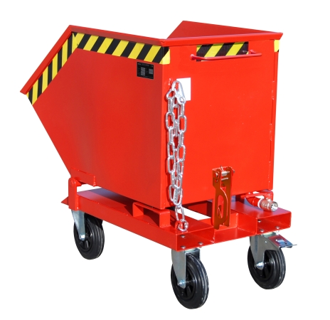 The chip tipping trough, as an attachment on the forklift, facilitates the collection and emptying of chips. Thanks to its tilting function, it enables the material to be unloaded quickly and easily.